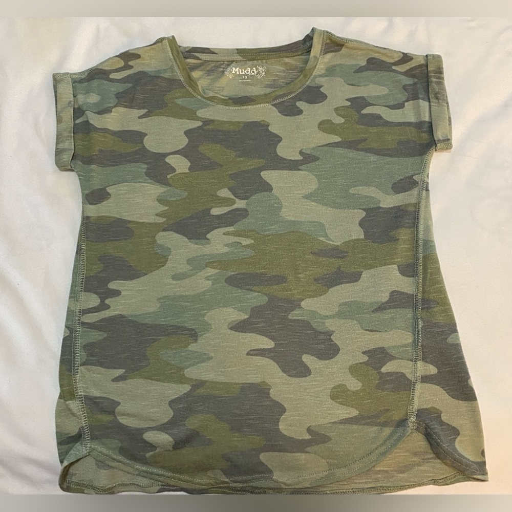Mudd V-Neck Camo T-shirt. NWOT